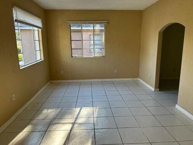 Building Photo - 4246 Minoso St
