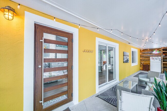 Building Photo - 129 Arctic Ave