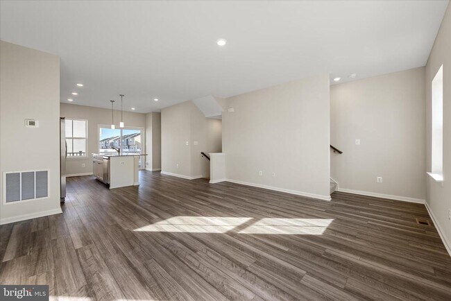 Building Photo - 403 18th Ave