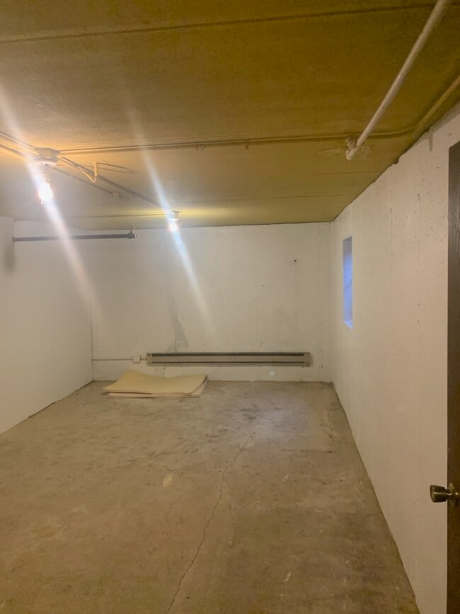 Building Photo - 5606 Tinder