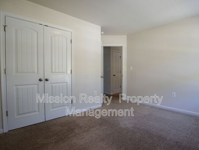 Building Photo - 2827 Meadowview Blvd