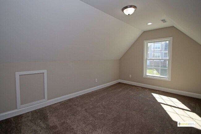 Building Photo - Upscale rental in Harrisonburg!