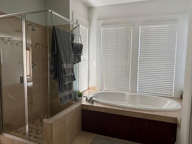 Building Photo - 910 SE 2nd St