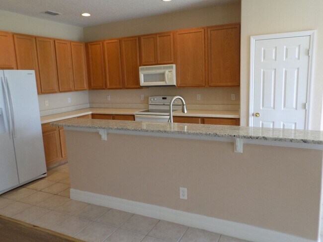 Building Photo - BEAUTIFUL 3 BEDROOM, 2 BATH, 3 CAR GARAGE ...