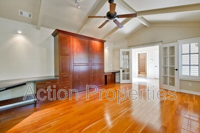 Building Photo - 450 Juanita Way