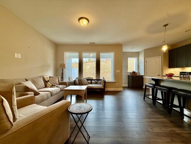 Building Photo - 254 Deardom Wy