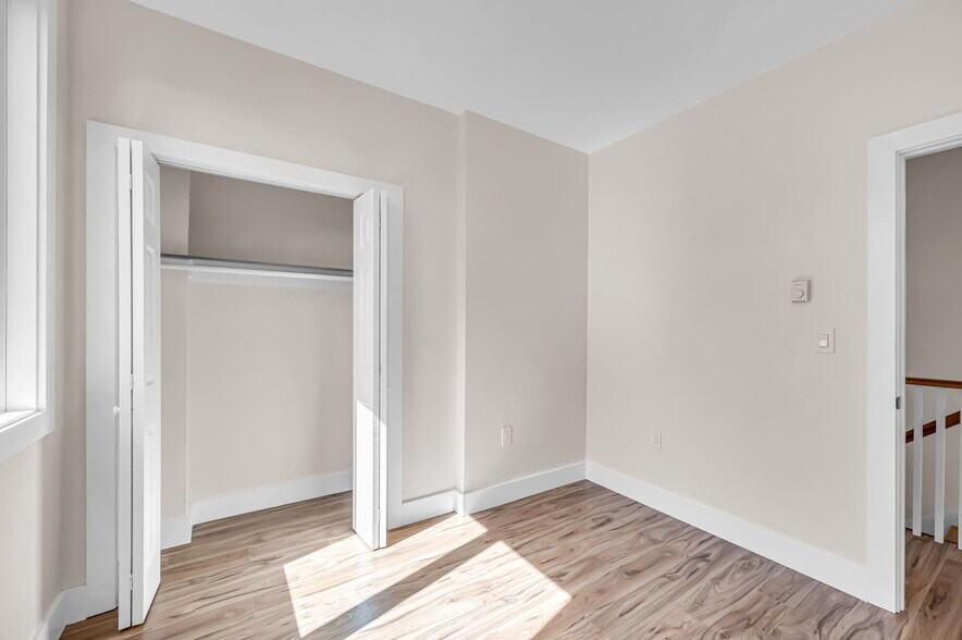 Building Photo - 465 E 8th St