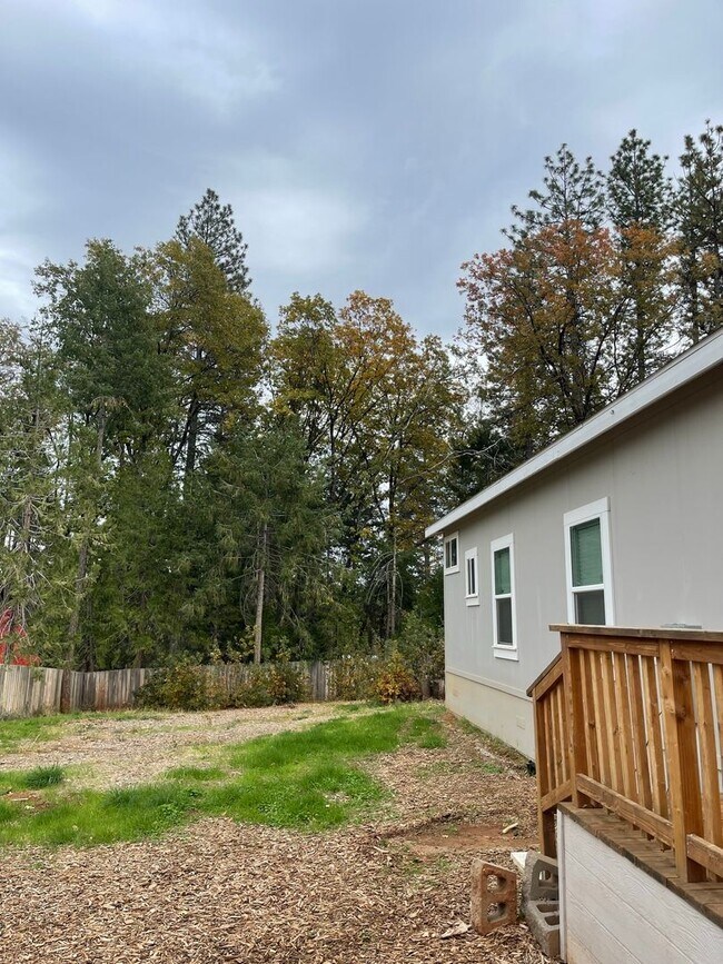 Building Photo - Newer Manufactured home, 3 bed 2 bath, Lower Magalia