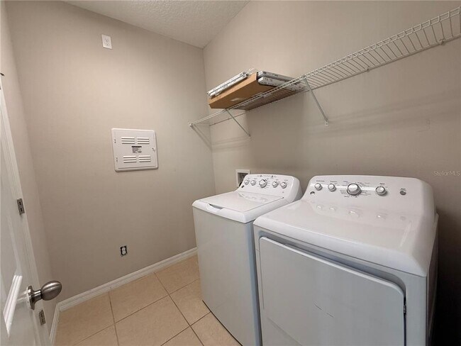 Building Photo - 8125 Graycliff Ave