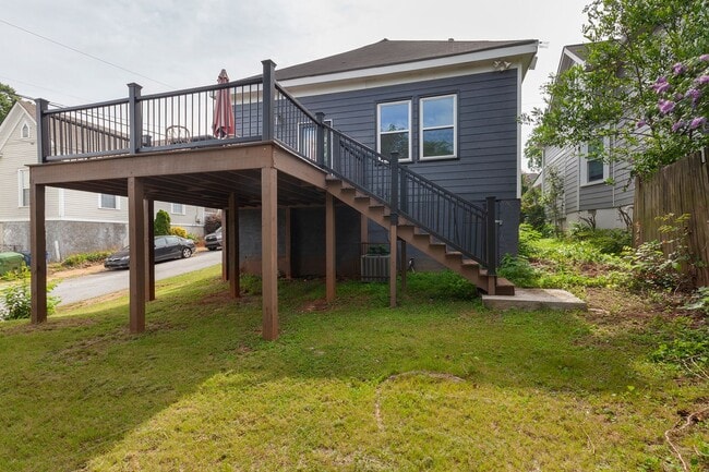 Building Photo - Stylishly Updated 3/2 w/ Large Deck in Grant Park!