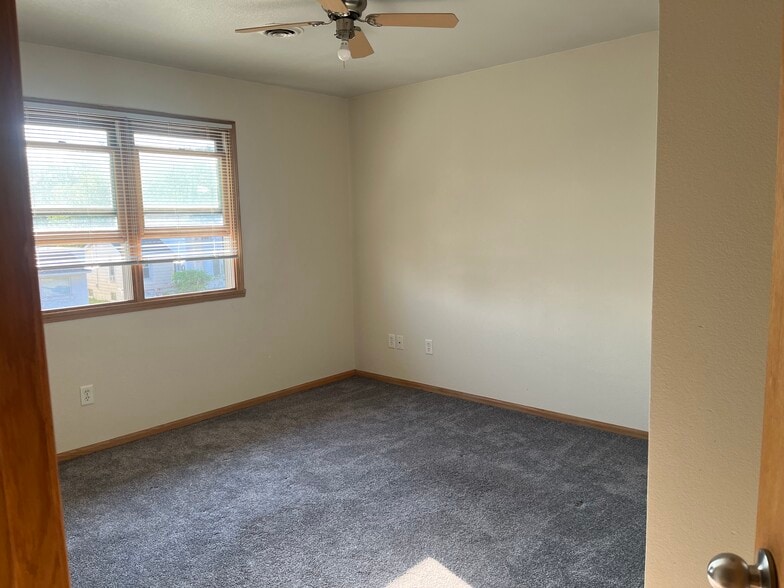 Building Photo - 442 N Parker Dr