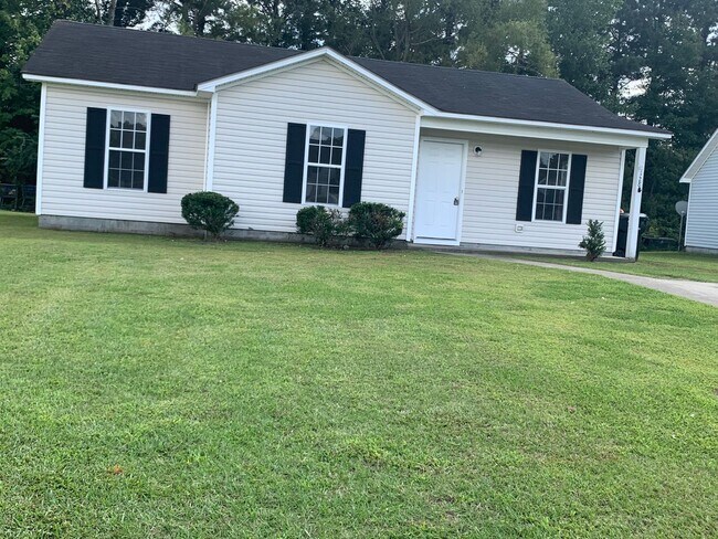 Building Photo - City Home located in Quiet Community