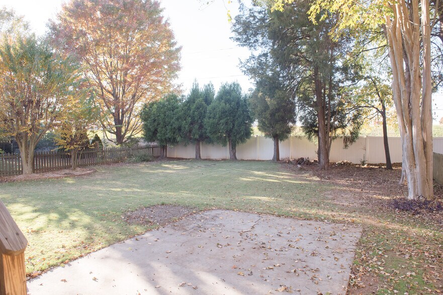 Building Photo - 16015 Kelly Park Cir