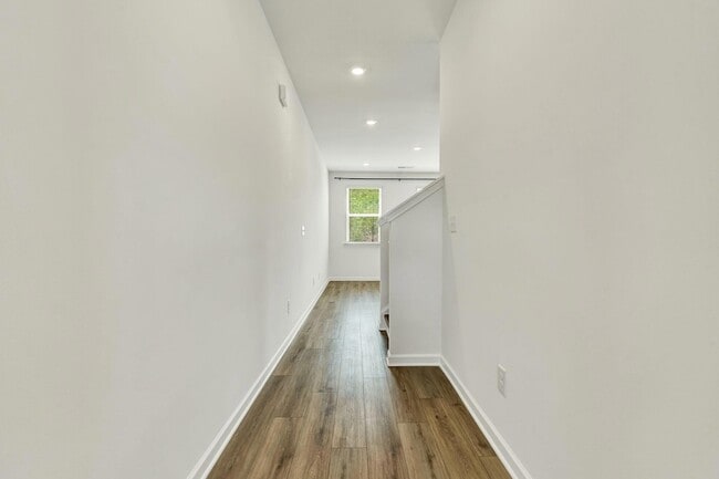 Building Photo - 5010 Highwood Dr