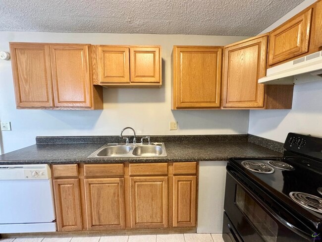 Building Photo - 102 Varee Dr