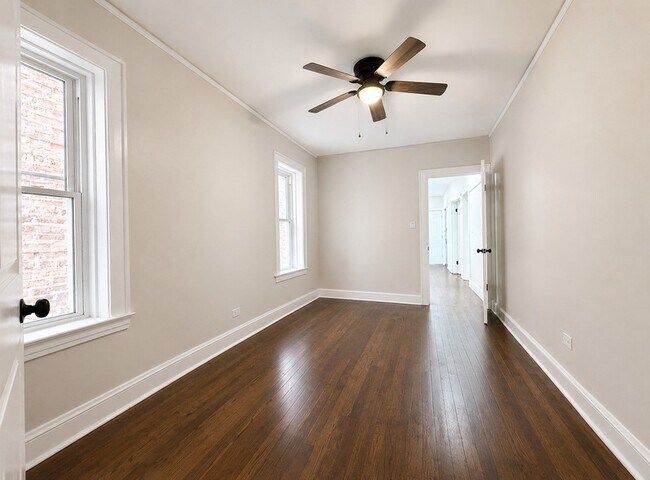 Building Photo - 5536 N Spaulding Ave