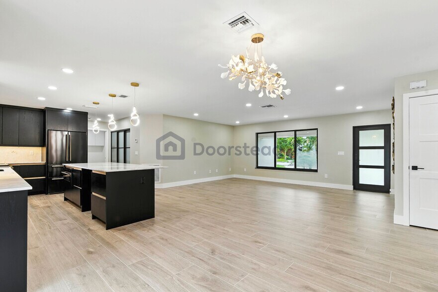 Building Photo - 6886 Tradewind Way
