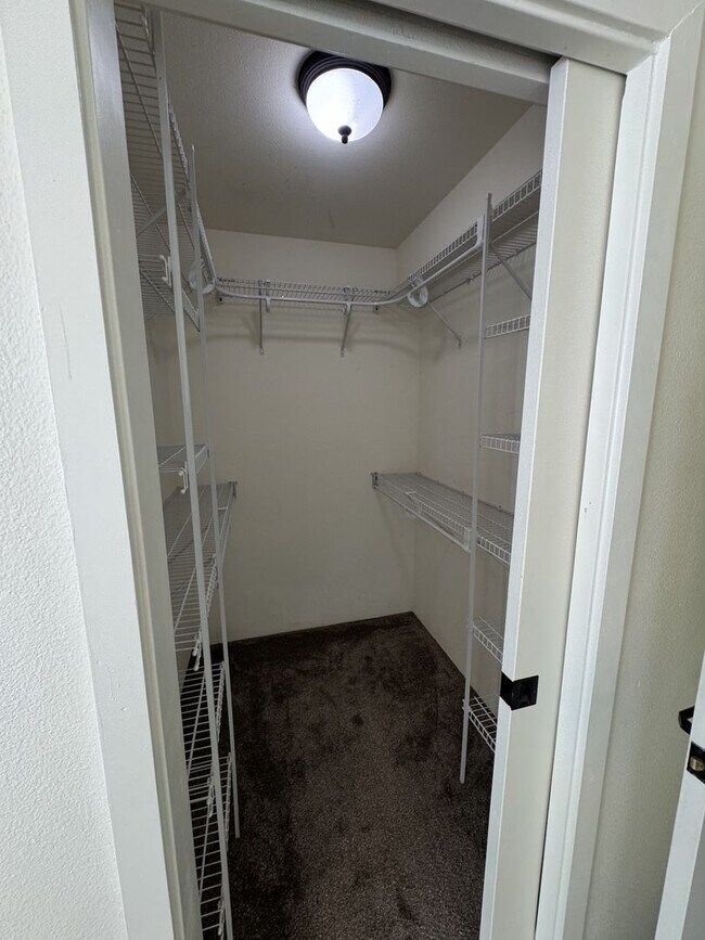 Building Photo - 2 Bedroom-2.5 Bath Townhome