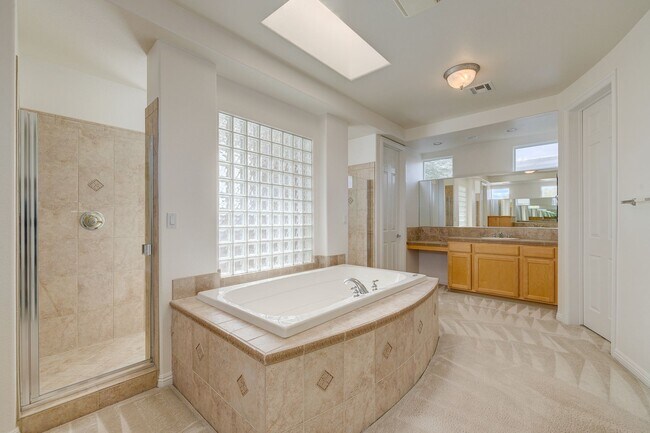 Building Photo - Beautiful 4Bd, 4Bth home in Guard Gated Community near Tivoli Village.