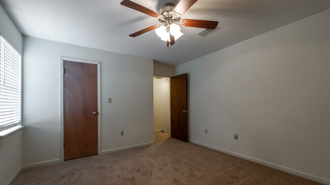 Building Photo - Woodshire Duplexes & Townhomes