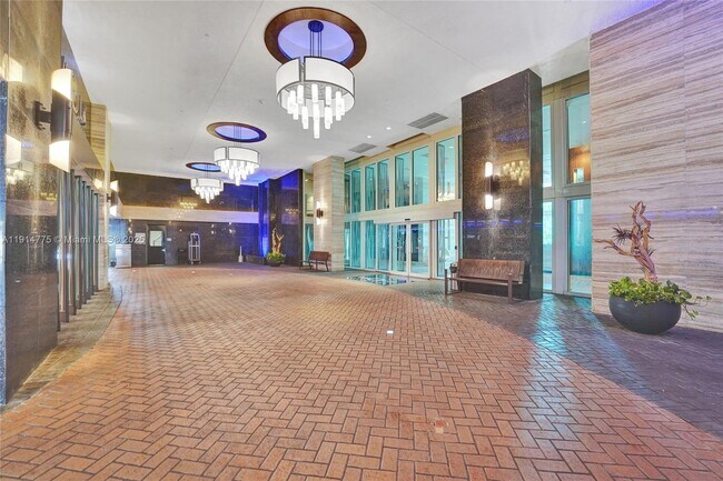 Building Photo - 101 S Fort Lauderdale Beach Blvd