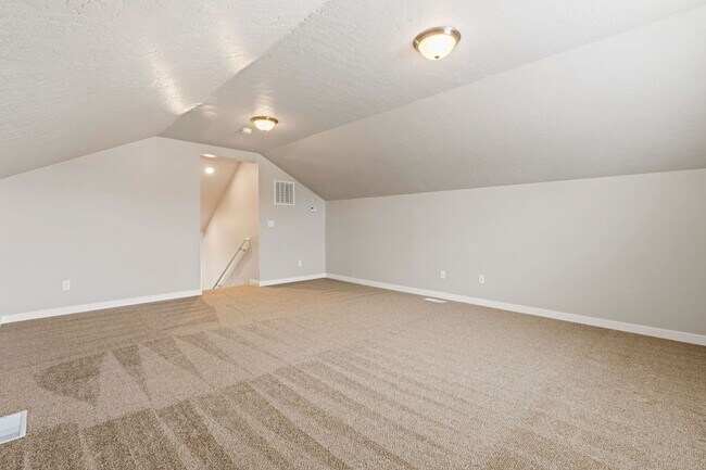 Building Photo - 4 Bedroom, 2 Bath Gorgeous Nampa Home on a...