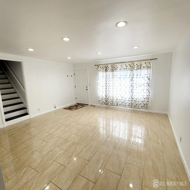 Building Photo - 216 Bloomfield Ave