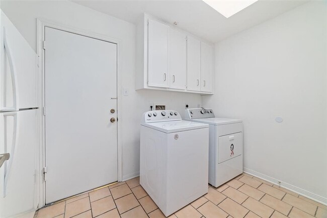 Building Photo - 214 Brocket Pl