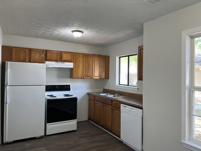 Building Photo - 5812 Trent Walk Dr