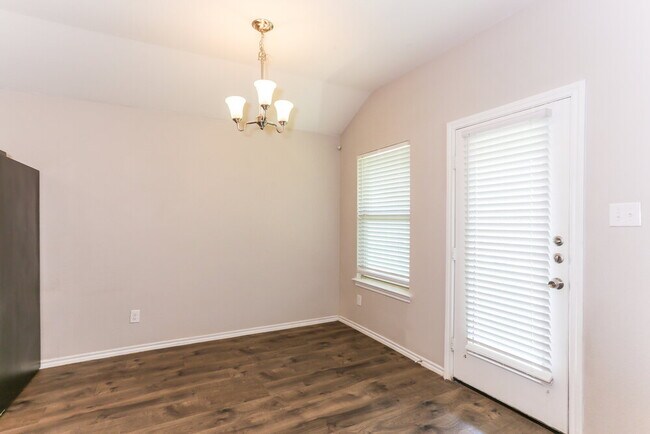 Building Photo - 980 Alton Dr