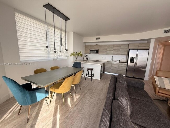 Building Photo - 121 NE 34th St