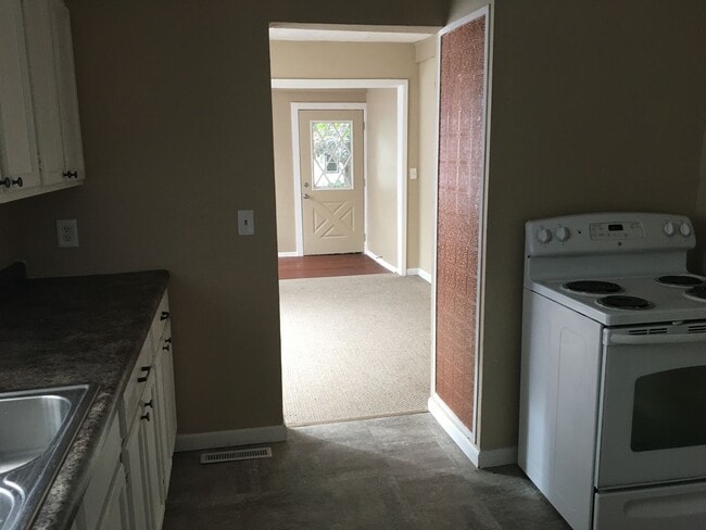 Building Photo - Beautiful 3 bedroom 1 bath home in St. Paul