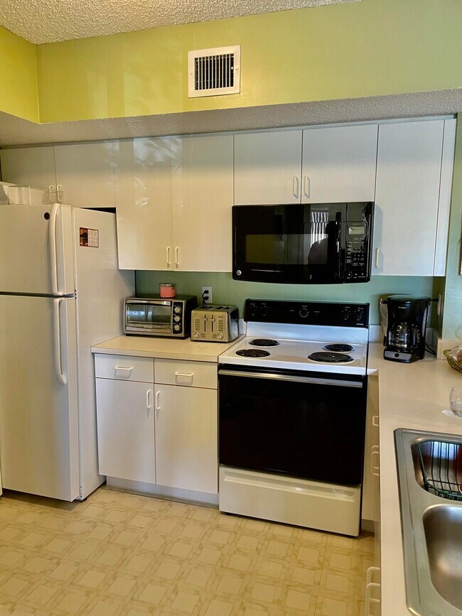 Building Photo - 266 Village Blvd