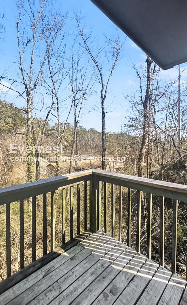 Building Photo - 3309 Pinewood Terrace