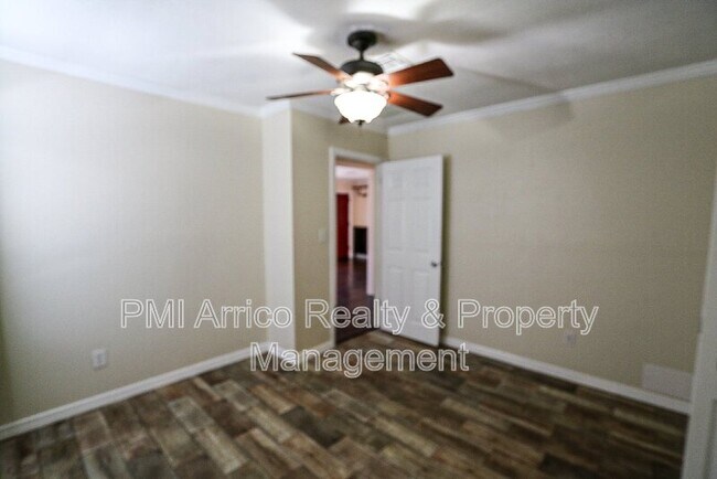 Building Photo - 4419 W Euclid Ave