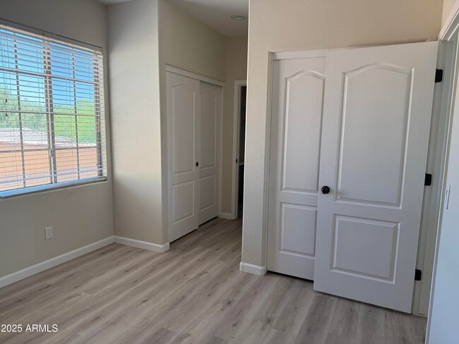 Building Photo - 21122 W Sunrise Ln