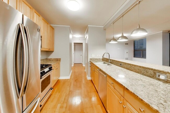 Building Photo - 201 N Westshore Dr