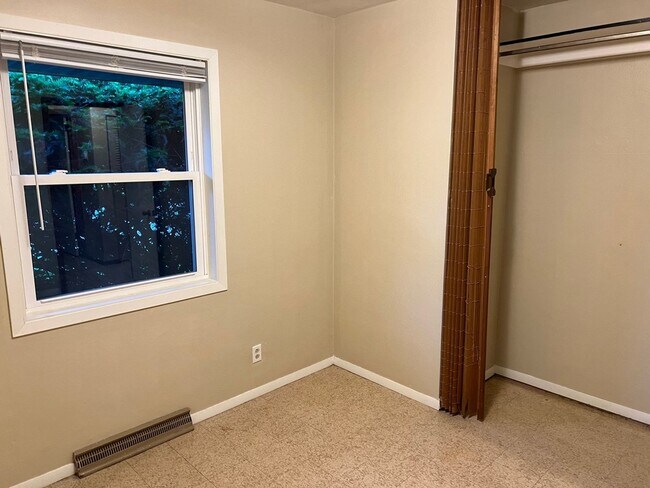 Building Photo - 1319/1321 S. State St.