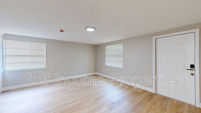 Building Photo - 2515 30th Ave Dr E