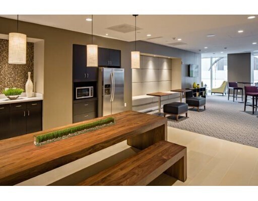 Building Photo - 88 Exeter St