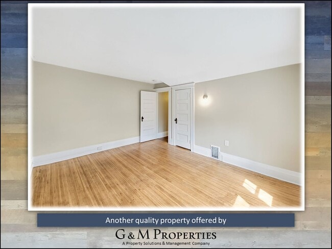 Building Photo - Fantastic 4-Bed / 2-Bath End-Unit Townhous...