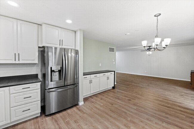 Building Photo - 777 Saturn Dr