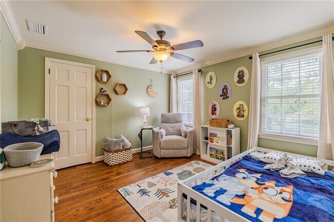 Building Photo - 227 W Lakeshore Dr