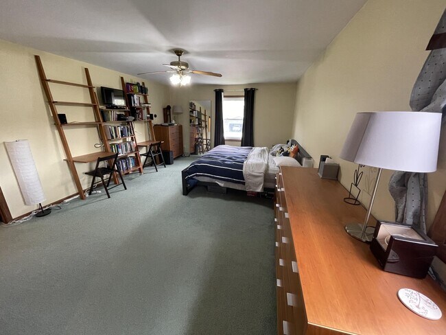 Building Photo - 1708 Howlett Ln
