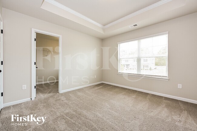 Building Photo - 281 Villa Grande Dr