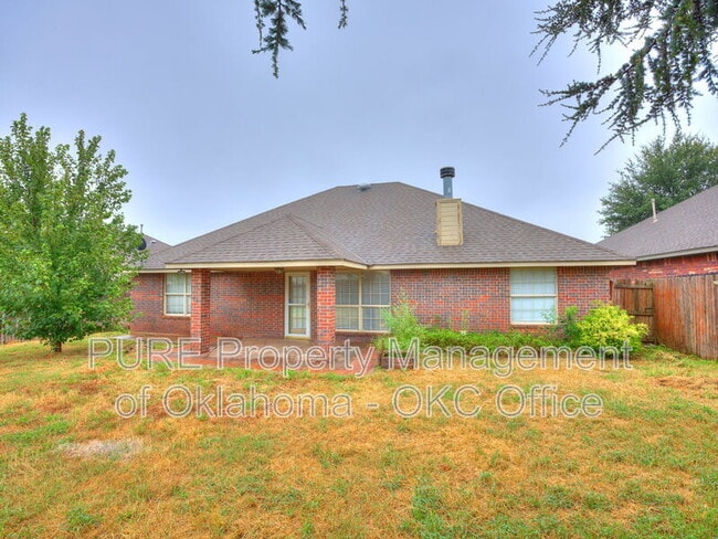 Building Photo - 1605 SW 33RD St