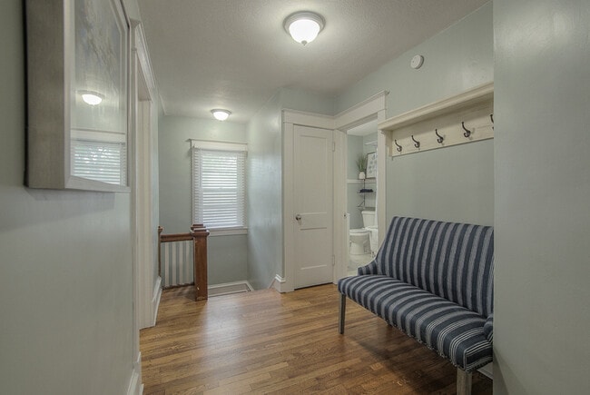 Building Photo - 1145 W 41st Terrace