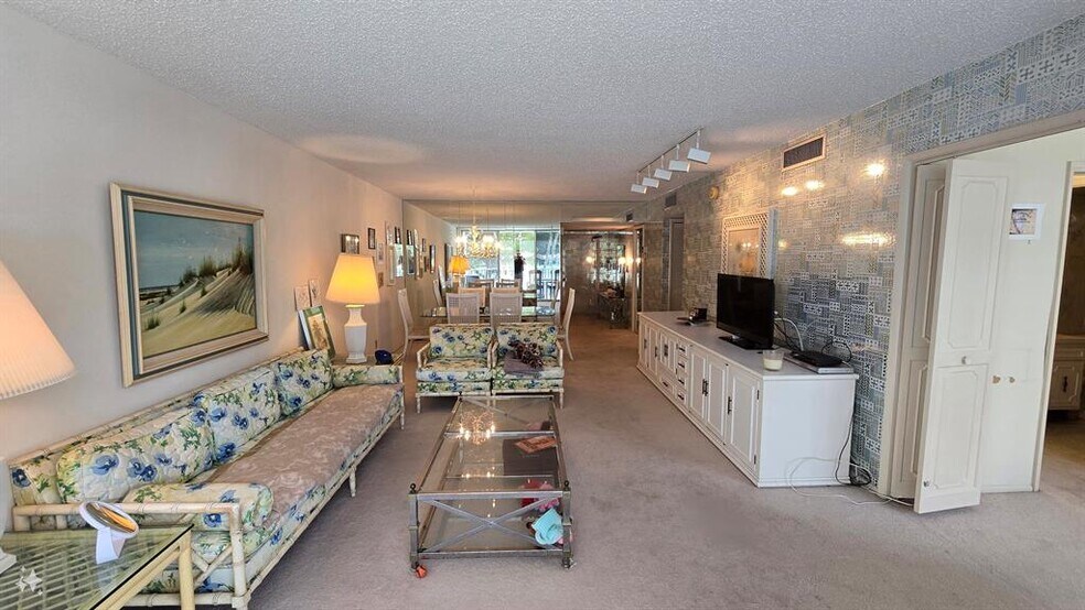 Primary Photo - 3150 N Course Ln