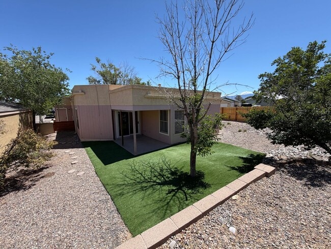 Building Photo - 2 Bedroom Single Story Home Available Near Unser Blvd NE & Northern Blvd NE in North Hills Rio Ra...