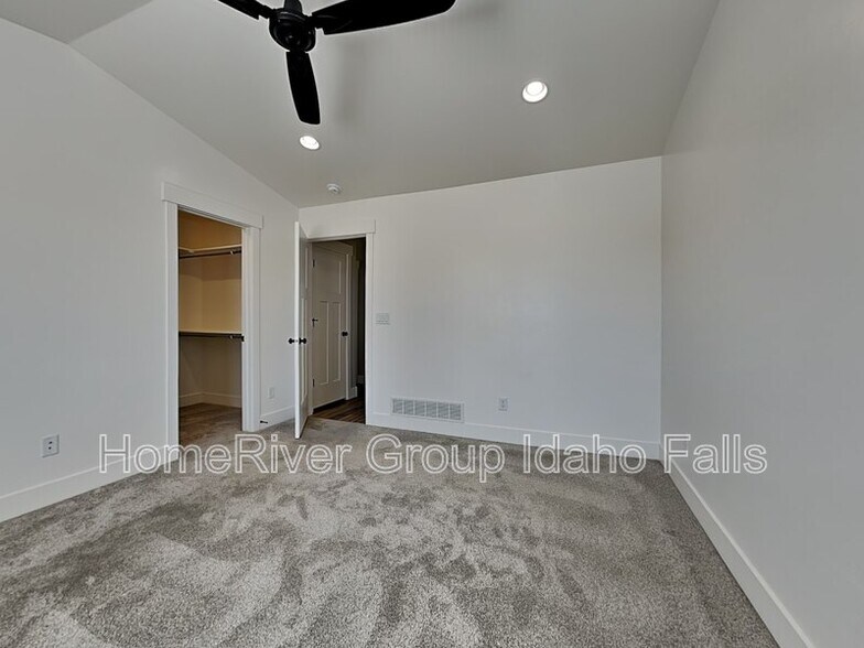 Building Photo - 3924 Ventura Ave